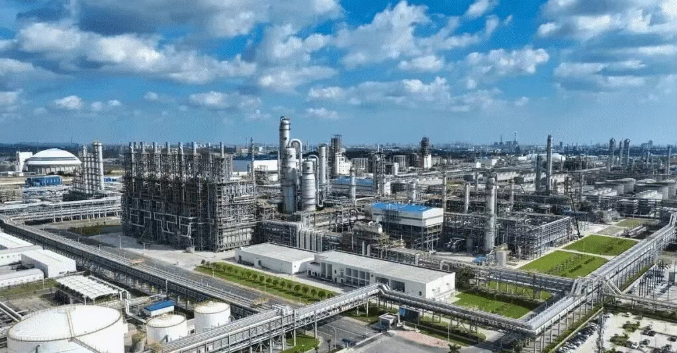 广西石化项目投料开车成功 瓦力体育十一台设备覆盖生产全流程